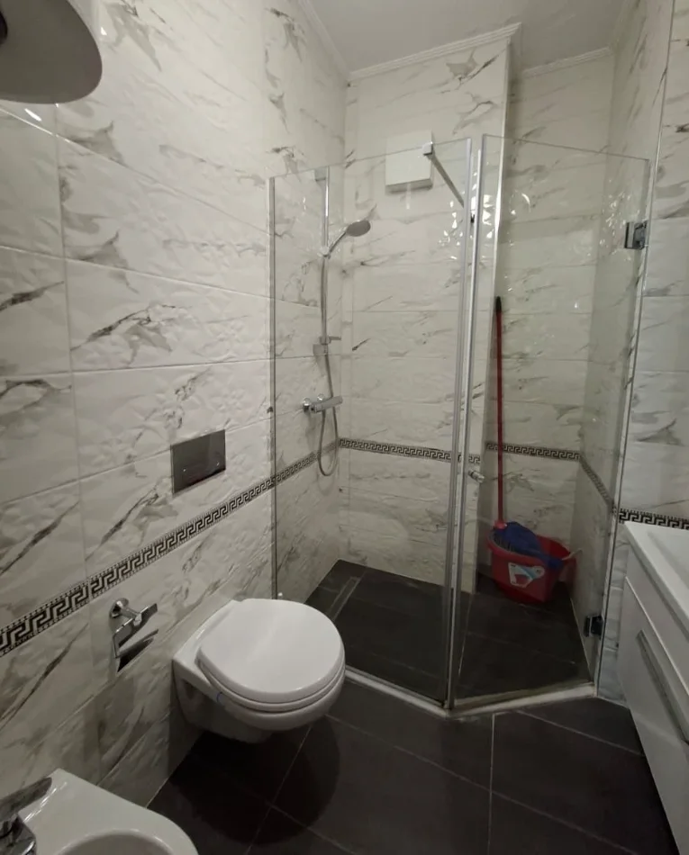 Tirane, jepet me qera apartament 1+1 , 72 m² 500 € 