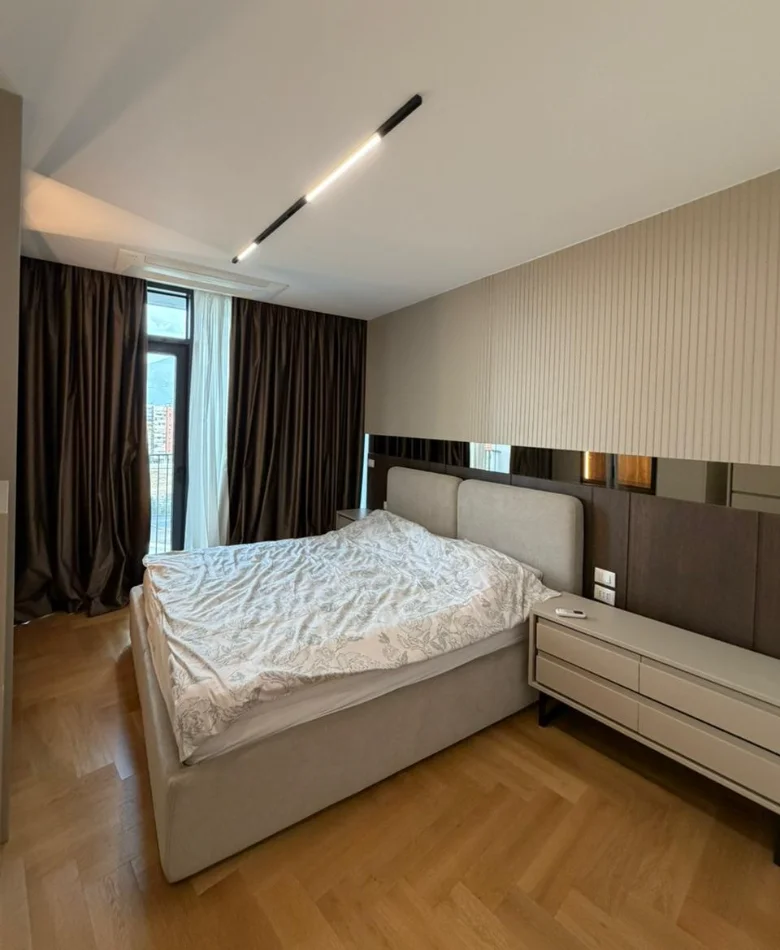 Tirane, jepet me qera apartament 2+1 , 117 m² 2.300 € 