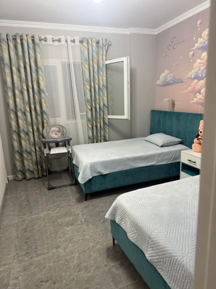 Tirane, jepet me qera apartament 2+1+Ballkon Kati 2, 120 m² 700 € (Natyra e Qetë)
