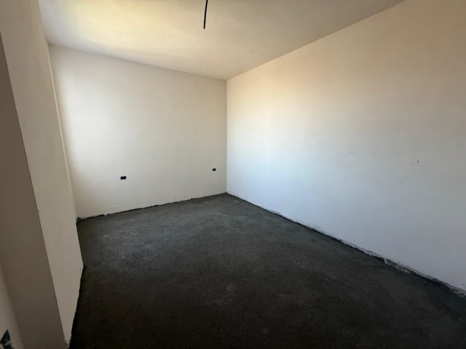 Tirane, shitet apartament 3+1+Ballkon Kati 8, 107 m² 91.000 € (Rrethi Ullirit, Kamez)
