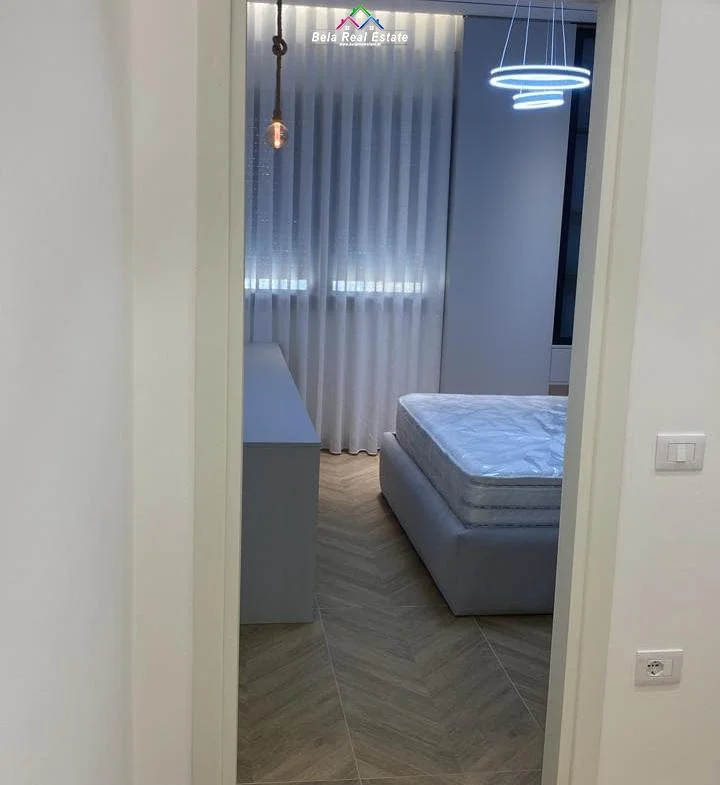 Tirane, shes apartament 3+1 Kati 1, 130 m² 325.000 € (Rruga Leonard Froku)