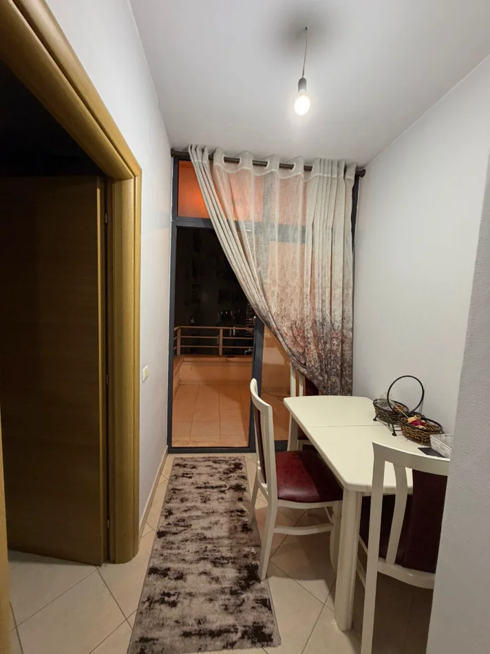Tirane, jepet me qera apartament 1+1+Ballkon Kati 5, 60 m² 400 € (Astir)