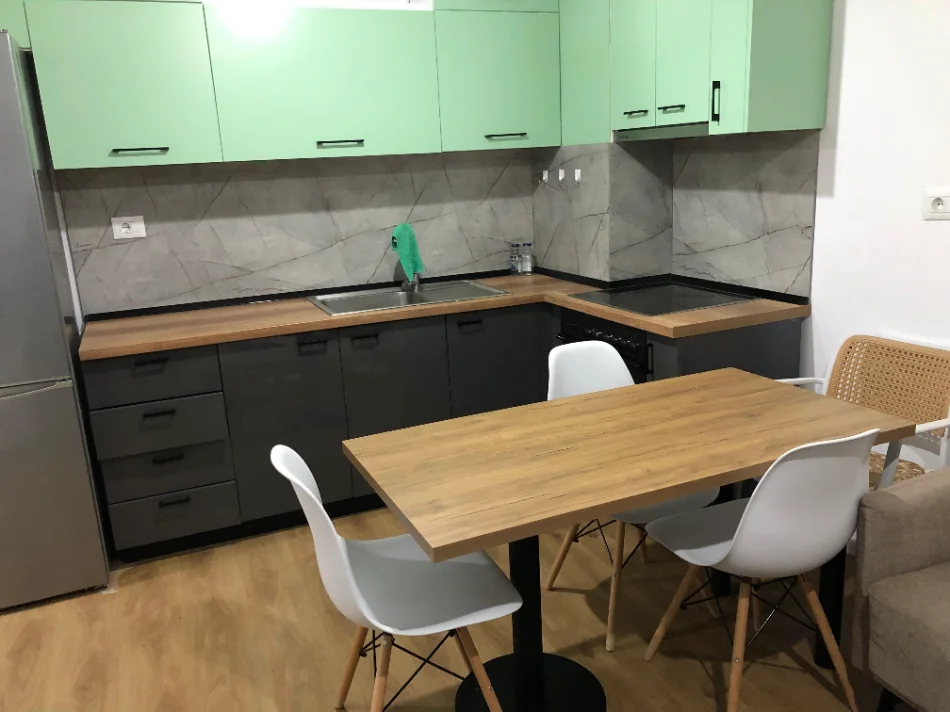 Tirane, jepet me qera apartament 1+1 Kati 6, 54 m² 420 € (Ali Demi)