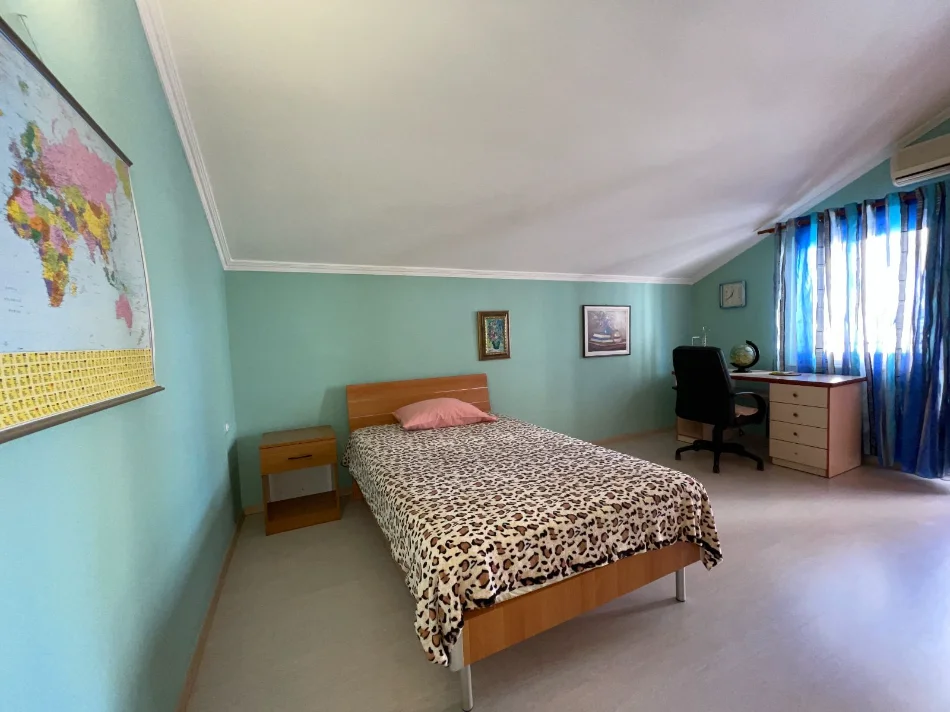 Tirane, jepet me qera apartament 3+1+Aneks+Ballkon Kati 2, 130 m² 850 € (Komuna e Parisit)