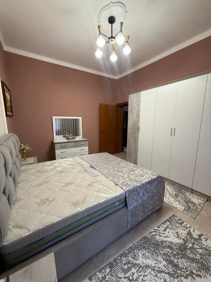 Tirane, jepet me qera apartament 2+1+Ballkon Kati 2, 70 m² 699 € (Vasil Shanto)