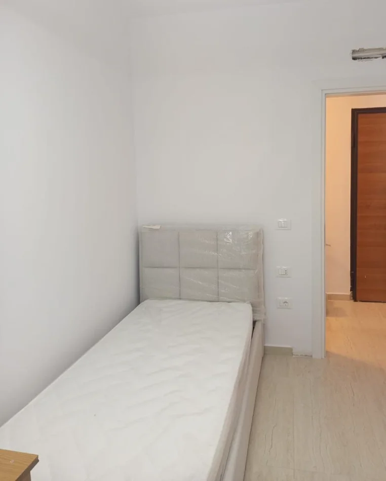 Tirane, jepet me qera apartament 2+1 , 80 m² 650 € 