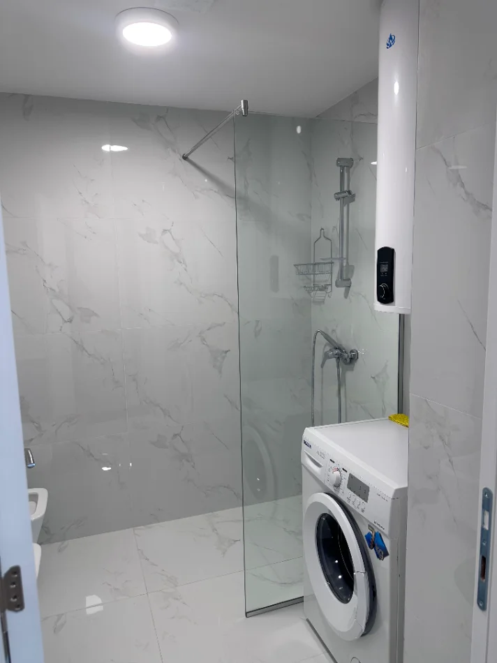 Tirane, jepet me qera apartament 2+1+Ballkon Kati 5, 117 m² 750 € (Ish Sheshi Shqiponja/Kompleksi Akses)