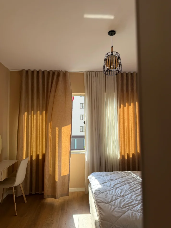 Tirane, jap me qera apartament 2+1+Ballkon Kati 3, 80 m² 600 € (Yzberisht)