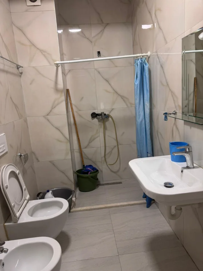 Tirane, jepet me qera apartament 1+1 Kati 1, 350 € 