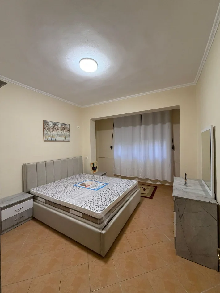 Tirane, jepet me qera apartament 1+1+Ballkon Kati 4, 70 m² 480 € (Medreseja)