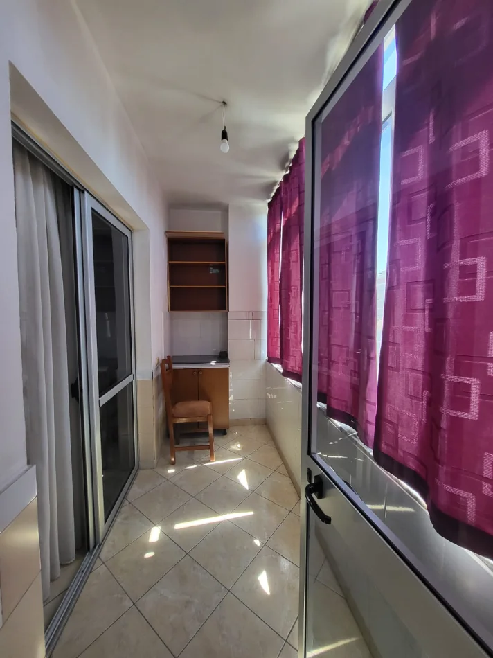 Tirane, jepet me qera apartament 2+1+Ballkon Kati 5, 70 m² 450 € (Astir)