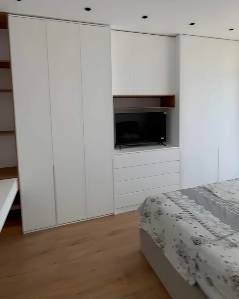 Tirane, jepet me qera apartament 1+1+Ballkon , 77 m² 700 € (Bulevardi i Ri)