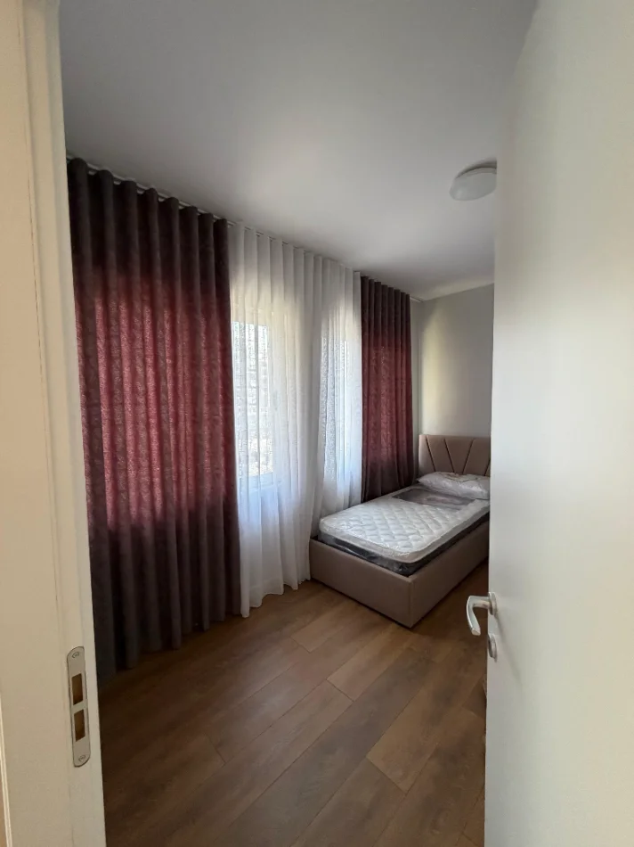 Tirane, jepet me qera apartament 2+1 Kati 3, 77 m² 630 € (3 deshmoret)