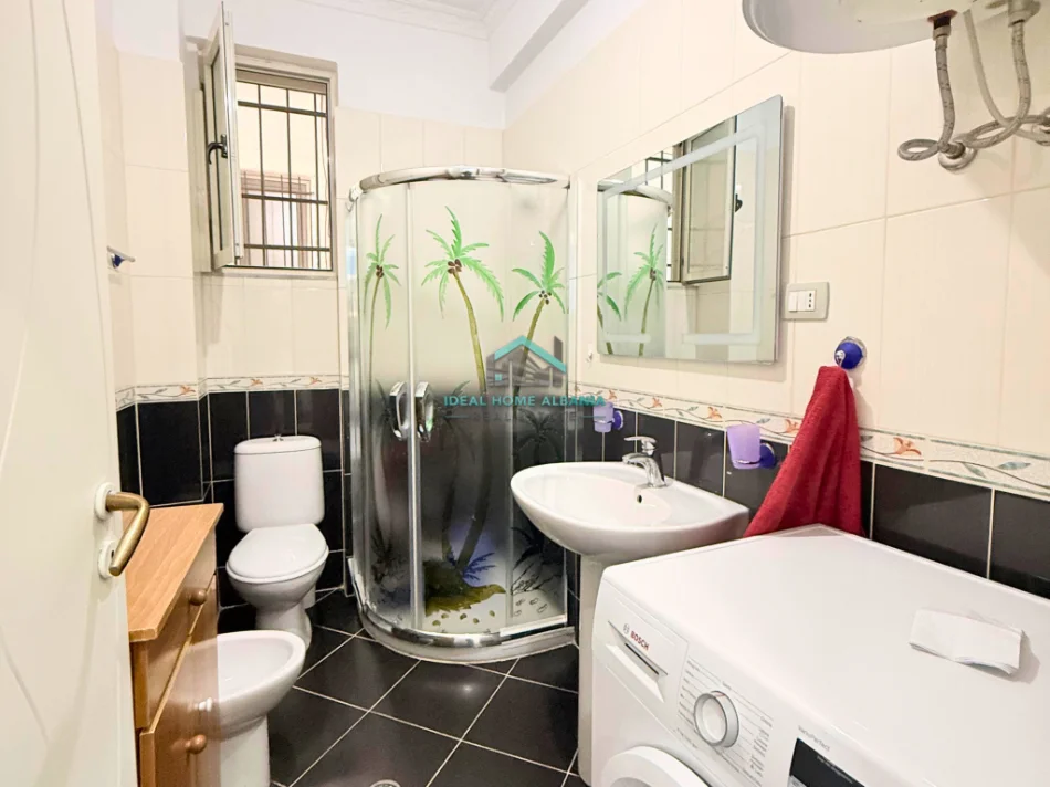 Vlore, jepet me qera apartament 1+1+Ballkon Kati 8, 65 m² 400 € (centrale, vlore)