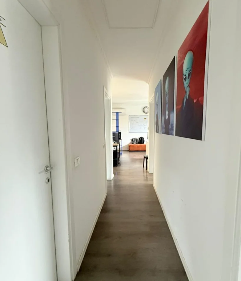 Tirane, jepet me qera zyre , 125 m² 1.000 € 