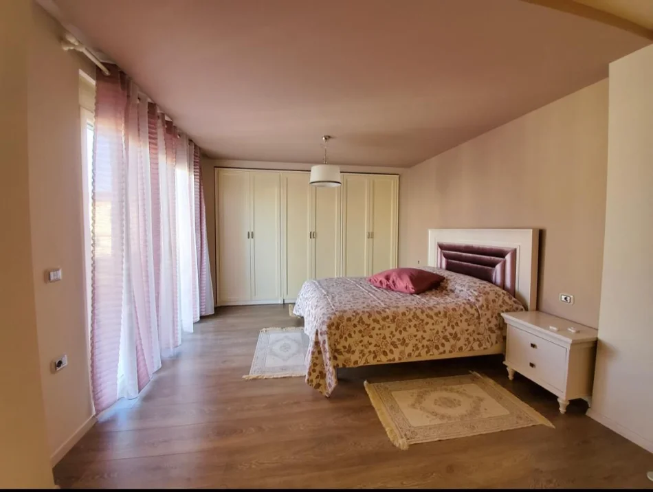 Tirane, shitet Vile 5+1 , 600 m² 950.000 € (TEG)