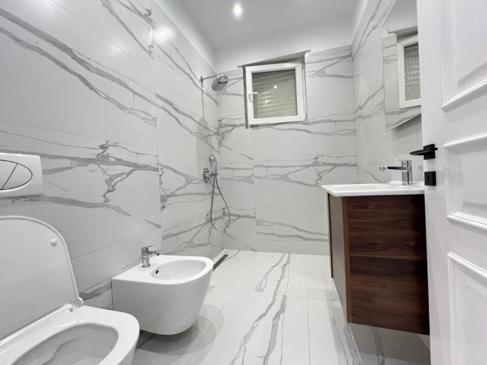Tirane, shitet Vile 3 Katshe , 517 m² 695.000 € (VILE)