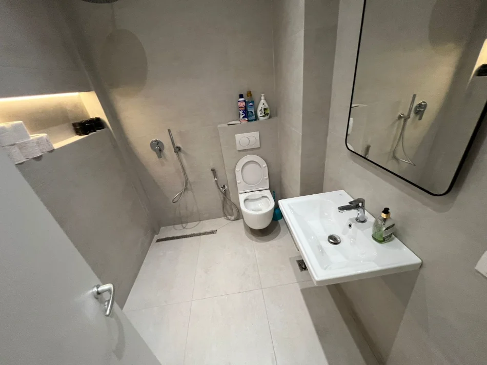 Tirane, jepet me qera zyre Kati 2, 135 m² 1.350 € (prane big market)