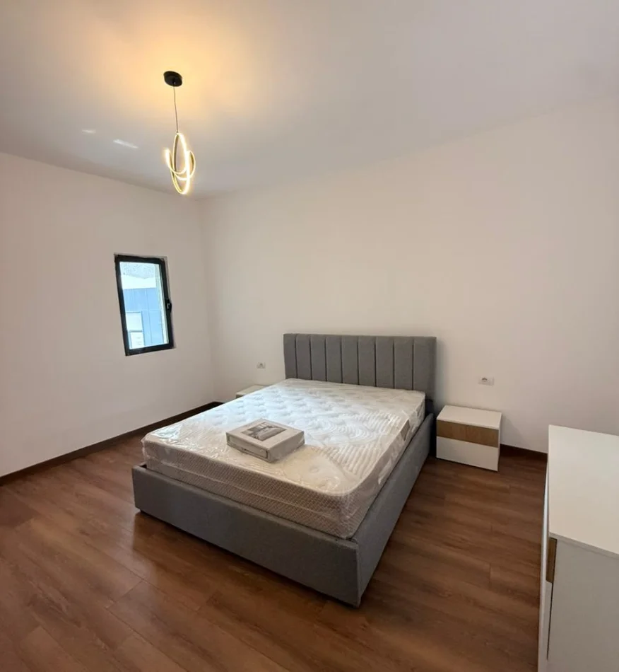 Tirane, jepet me qera apartament 2+1 , 85 m² 600 € 