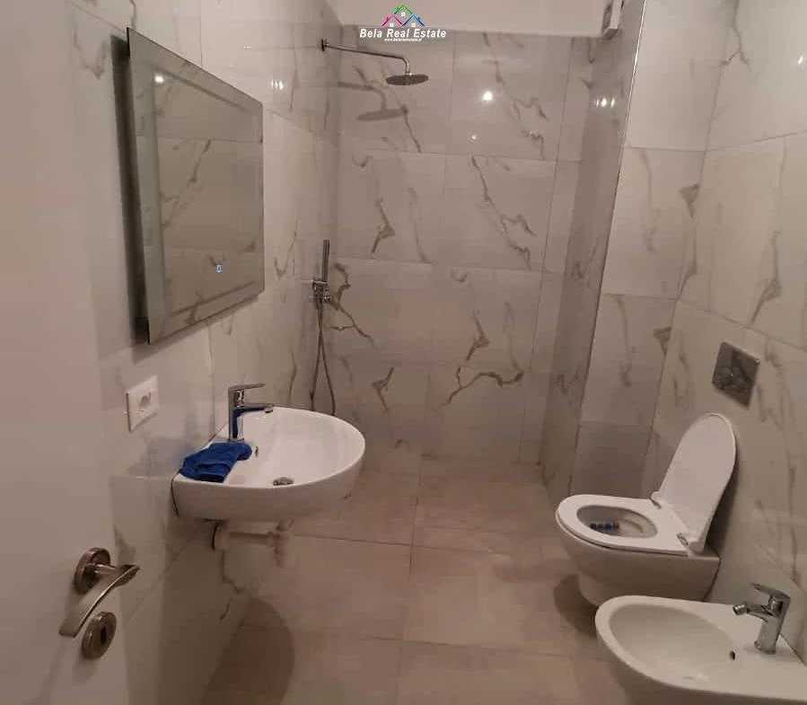 Tirane, jepet me qera apartament 1+1 Kati 7, 70 m² 500 € (Rruga Kongresi i Manastirit)