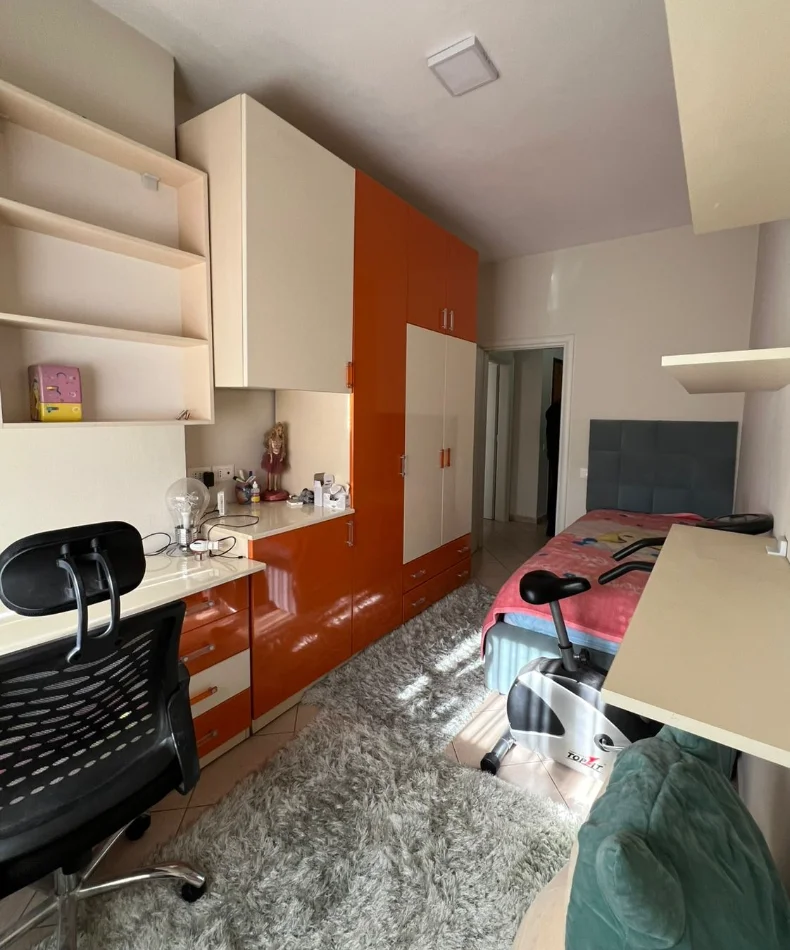 Tirane, jepet me qera apartament 2+1 , 80 m² 650 € 
