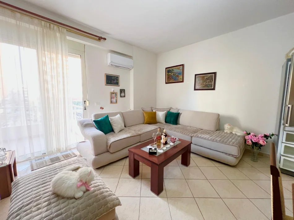 Vlore - Lungomare, shitet apartament+verande | Penthouse 2+1 Kati 3, 231 m² 250.000 € (Rruga Kosova, Skele, Vlore)