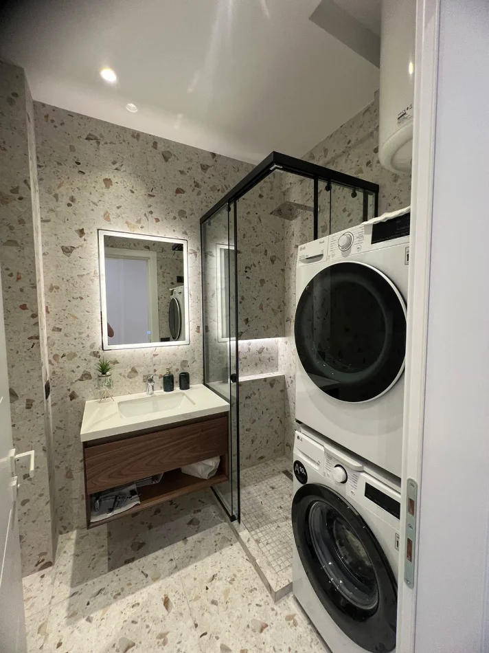 Tirane, jepet me qera apartament 2+1+Ballkon Kati 1, 90 m² 1.000 € (Porcelan /Rr.Xhanfize Keko)