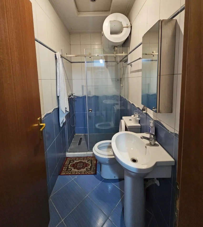 Tirane, jepet me qera apartament 2+1+Ballkon , 110 m² 650 € 