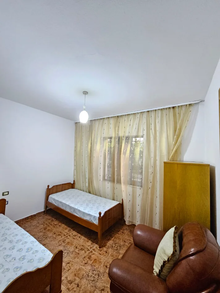 Tirane, jepet me qera apartament 2+1+Ballkon Kati 1, 100 m² 430 € (Astir)