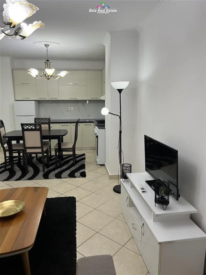 Tirane, jepet me qera apartament 2+1 Kati 4, 85 m² 670 € (komuna e parisit)