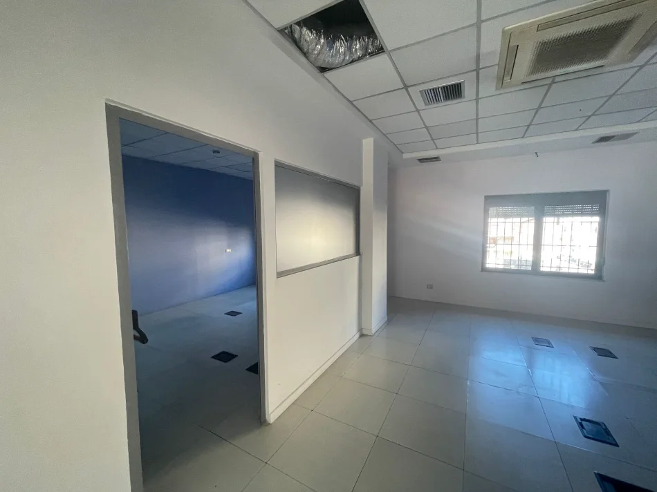 Tirane, jepet me qera ambjent biznesi Kati 1, 850 m² 10.000 € (Përball Delijorgjit)