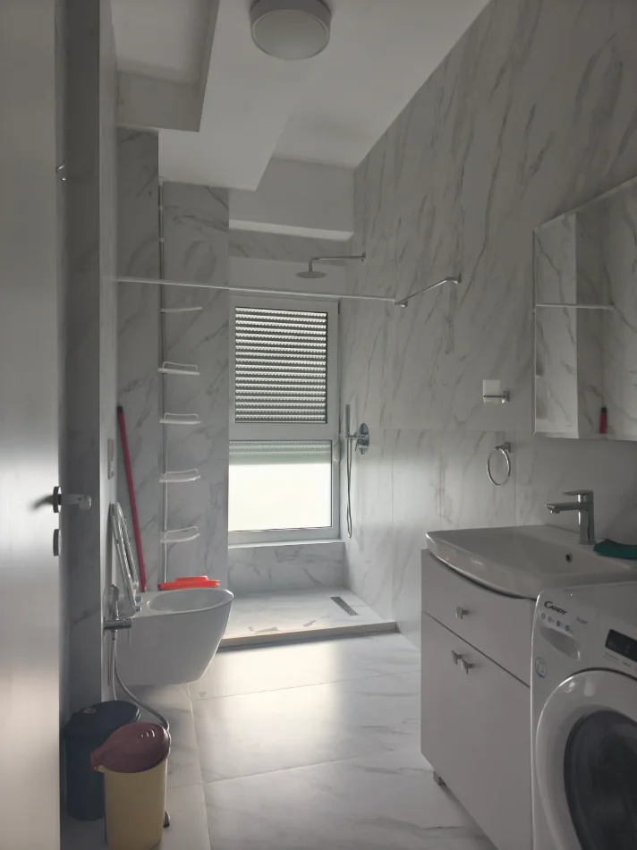 Tirane, jepet me qera apartament 2+1+Ballkon Kati 4, 98 m² 500 € (Ali Demi/Rezidenca Kaimi)