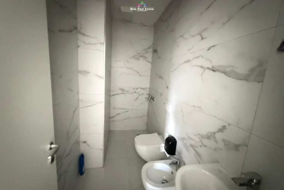 Tirane, shes zyre Kati 7, 124 m² (Rruga e Kavajes)