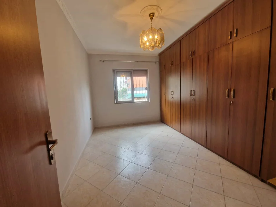 Tirane, shes apartament 2+1 Kati 1, 92 m² 145.000 € (Rruga Foto Xhavella)
