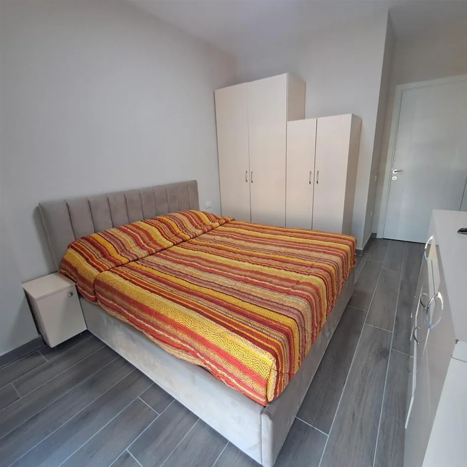 Tirane, jepet me qera apartament 1+1+Ballkon Kati 2, 70 m² 580 € (SADIK PETRELA)