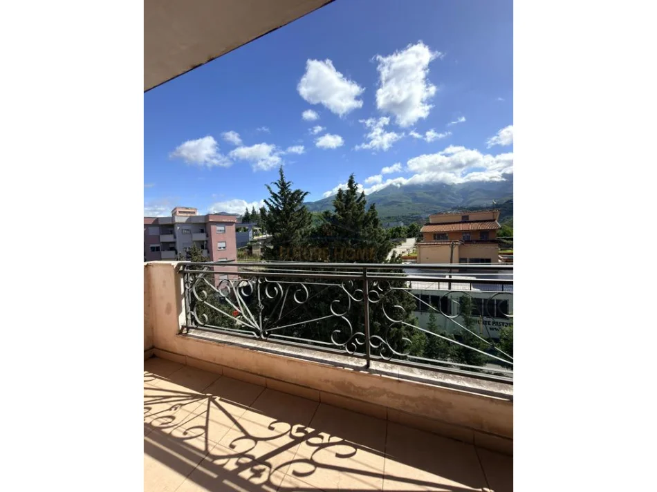 Tirane, shitet apartament 2+1+Ballkon Kati 3, 87 m² 132.000 € (Fresk, Tirane)