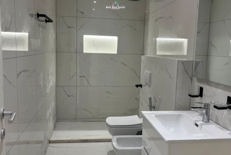 Tirane, jepet me qera zyre Kati 6, 190 m² 2.000 € (Rruga e elbasanit)
