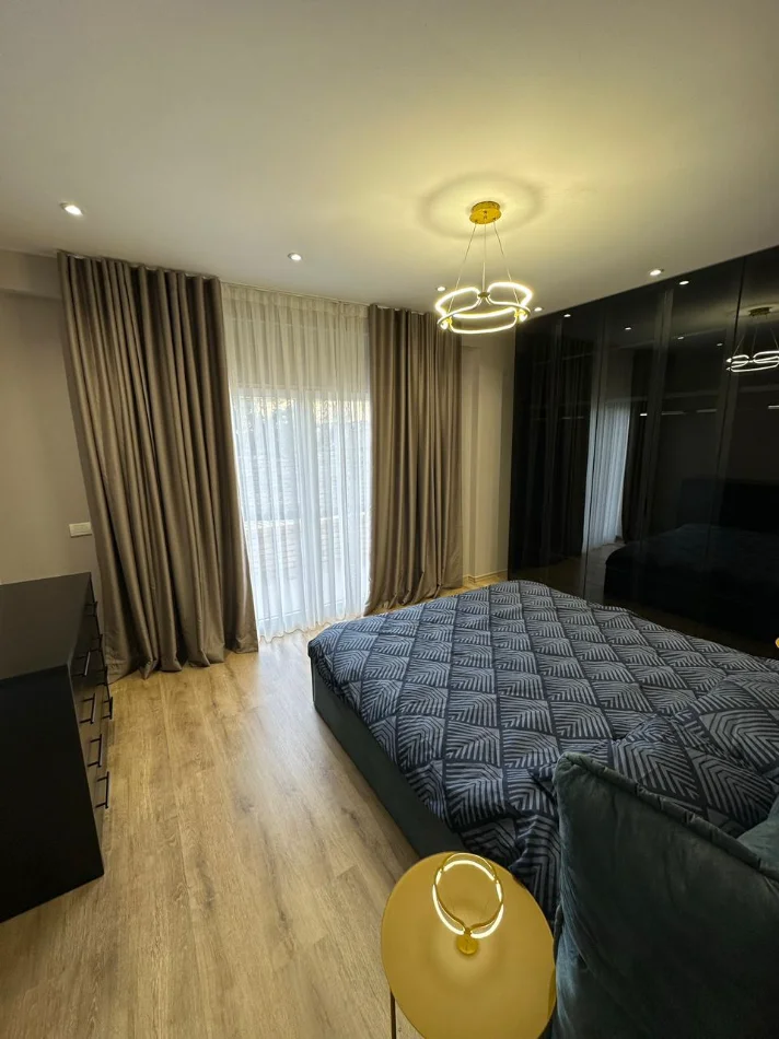 Tirane, jepet me qera apartament 3+1+Ballkon Kati 2, 150 m² 1.200 € 