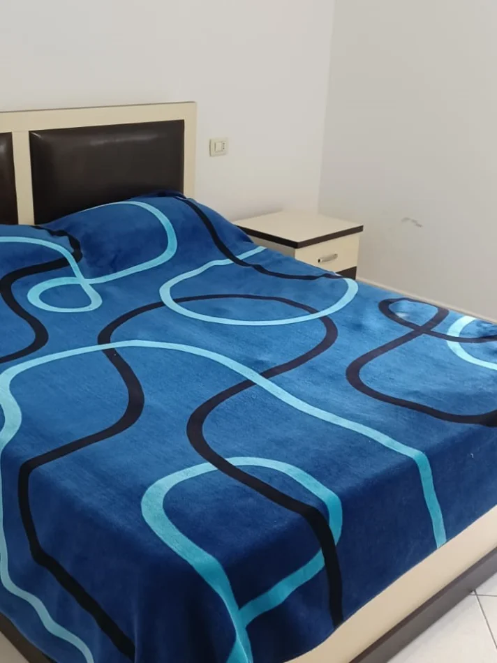 Tirane, jepet me qera apartament 2+1+Ballkon Kati 4, 101 m² 400 € (Fresk)