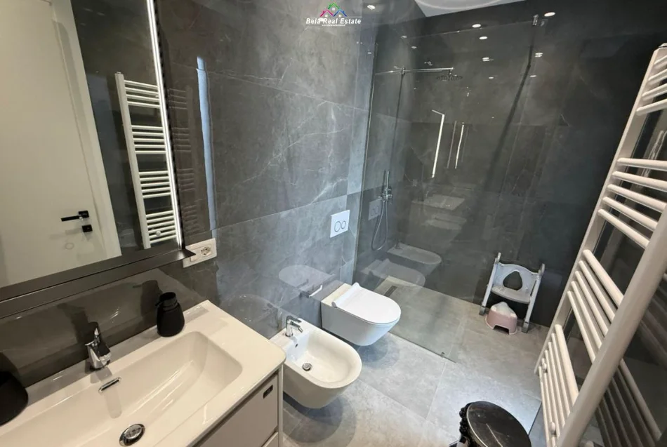 Tirane, jepet me qera apartament 4+1 Kati 2, 290 m² 3.200 € (Prane Teg, rruga e Vilave)