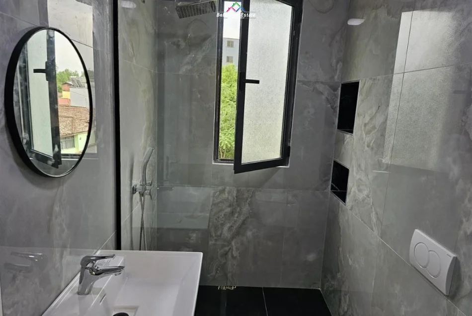 Tirane, jepet me qera apartament 2+1 Kati 3, 90 m² 570 € (Rruga e dibres)