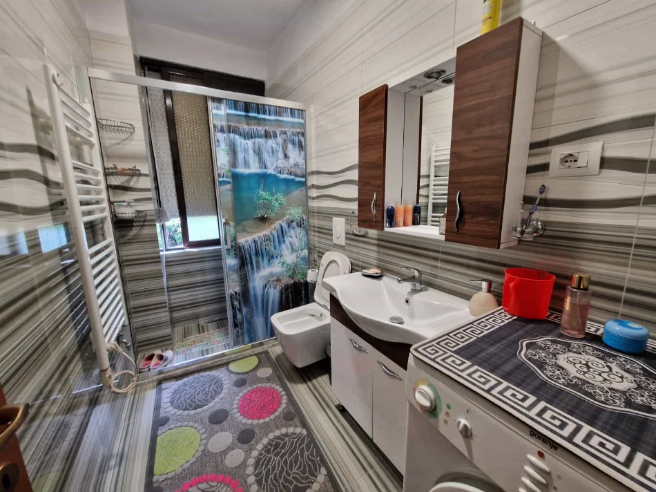 Tirane, jepet me qera apartament 2+1 Kati 2, 65 m² 680 € (Bulevardi Bajram Curri)