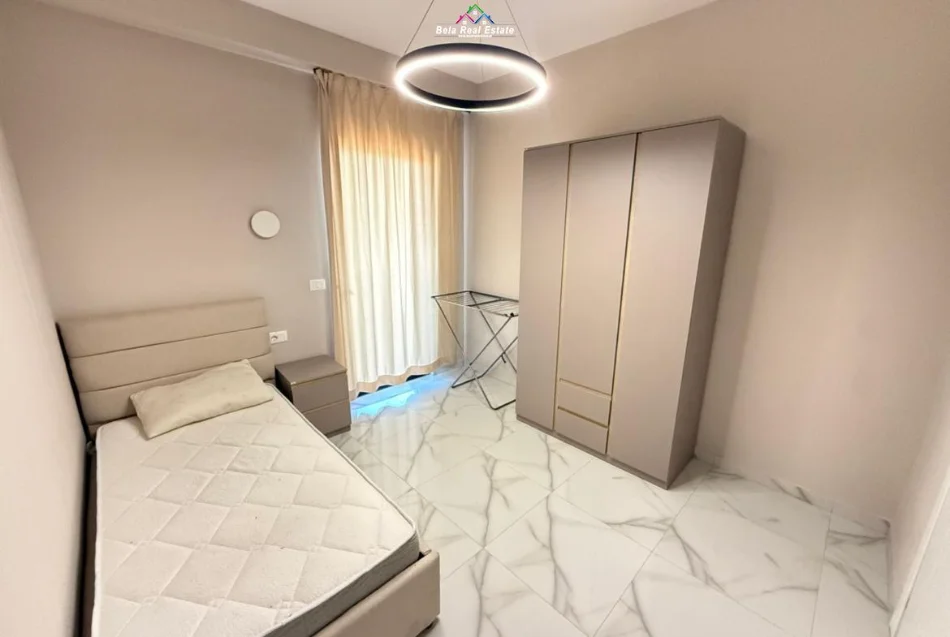 Tirane, jepet me qera apartament 3+1+Ballkon Kati 15, 130 m² 1.500 € (garden buildig)