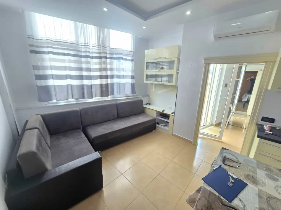 Tirane, jepet me qera apartament 1+1+Ballkon Kati 3, 65 m² 500 € (tregu elektrik)