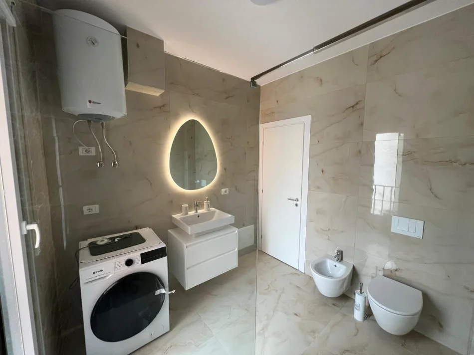 Tirane, jepet me qera apartament 2+1+Ballkon Kati 6, 100 m² 1.000 € (Shkolla e Kuqe/Rruga Faik Ternova)