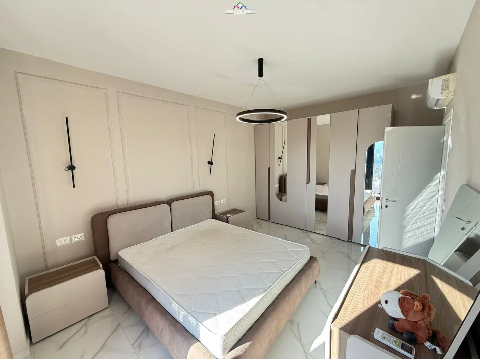Tirane, jepet me qera apartament 3+1+Ballkon Kati 15, 130 m² 1.500 € (21 Dhjetori, rruga e Kavajes, Tirana Garden Building)