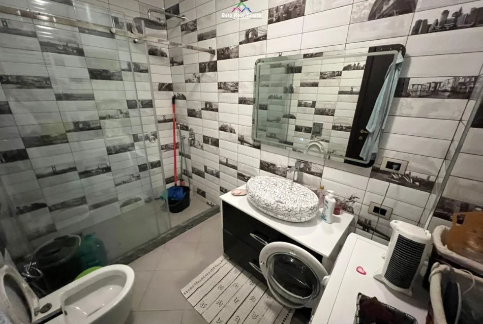 Tirane, jepet me qera 2+1+Ballkon Kati 7, 135 m² 1.050 € (prane ATSH)
