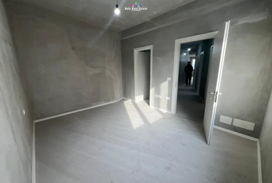 Tirane, jepet me qera zyre Kati 4, 140 m² 530 € (kompleksi river residence)