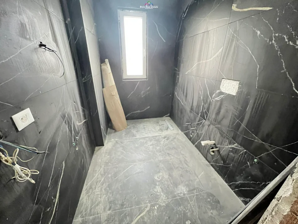 Tirane, jepet me qera zyre Kati 10, 130 m² 730 € (River Residenvce)