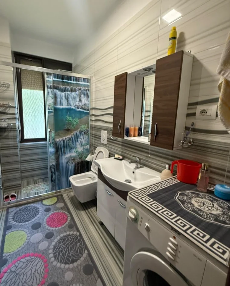 Tirane, jepet me qera apartament 2+1 , 65 m² 650 € 
